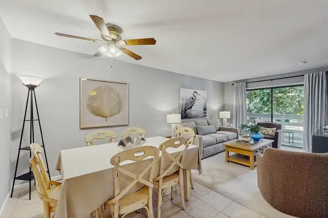 Living room at Fiddler’s Cove 17K